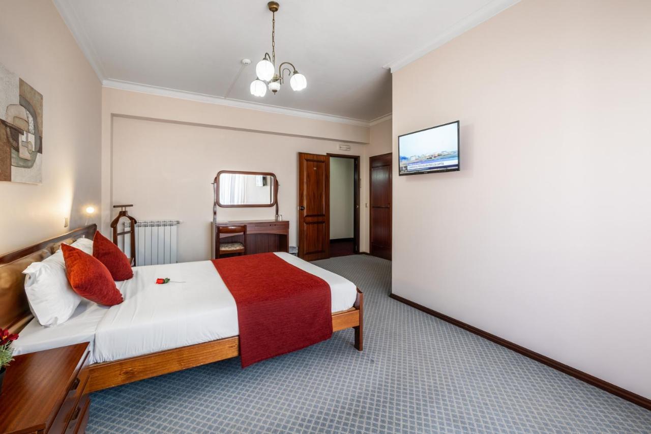 Hotel Colmeia Monte Real Exterior photo