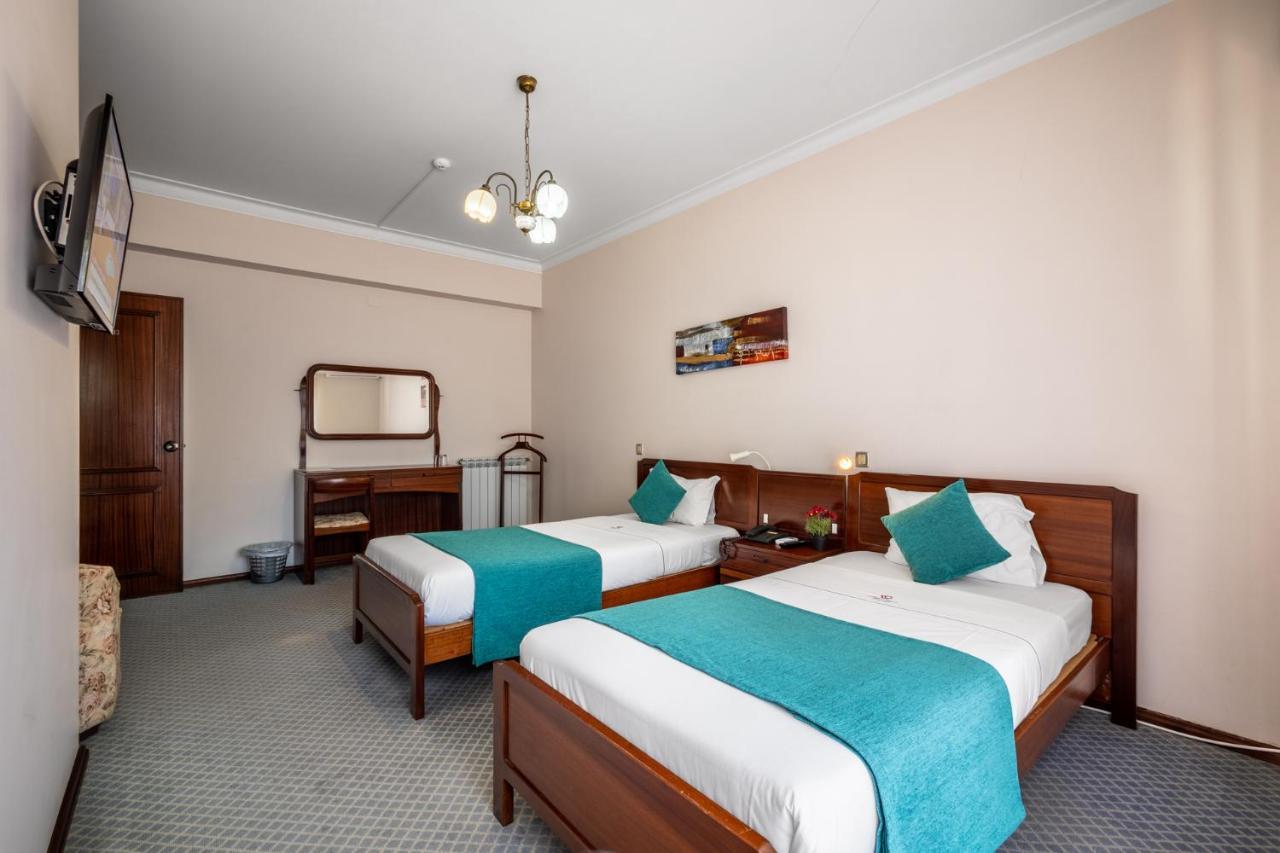 Hotel Colmeia Monte Real Exterior photo